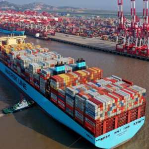 Puerto de Shanghái se recupera al movilizar 4,3 millones de TEUs en julio y marcar incremento del 16% interanual